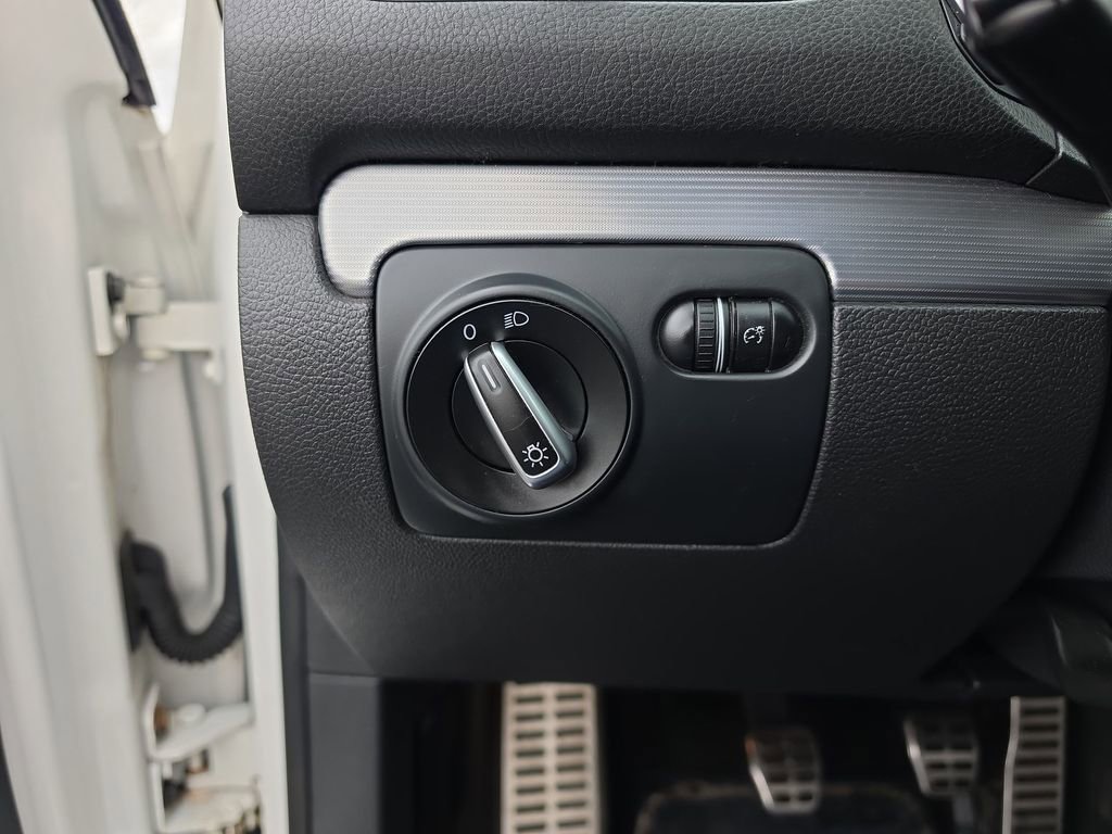 Used 2013 Volkswagen Golf R 4-Door image 19