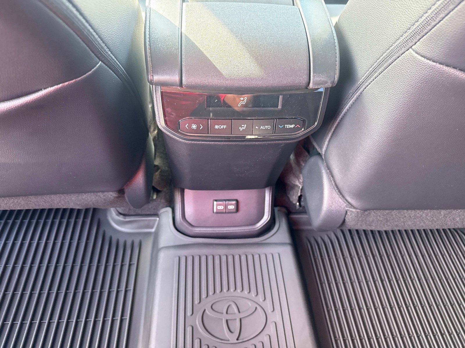 New 2026 Toyota Highlander XLE image 14