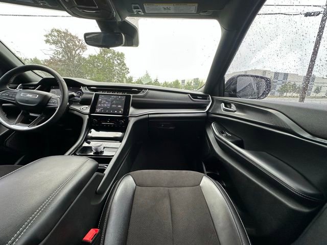 Used 2023 Jeep Grand Cherokee Altitude image 31