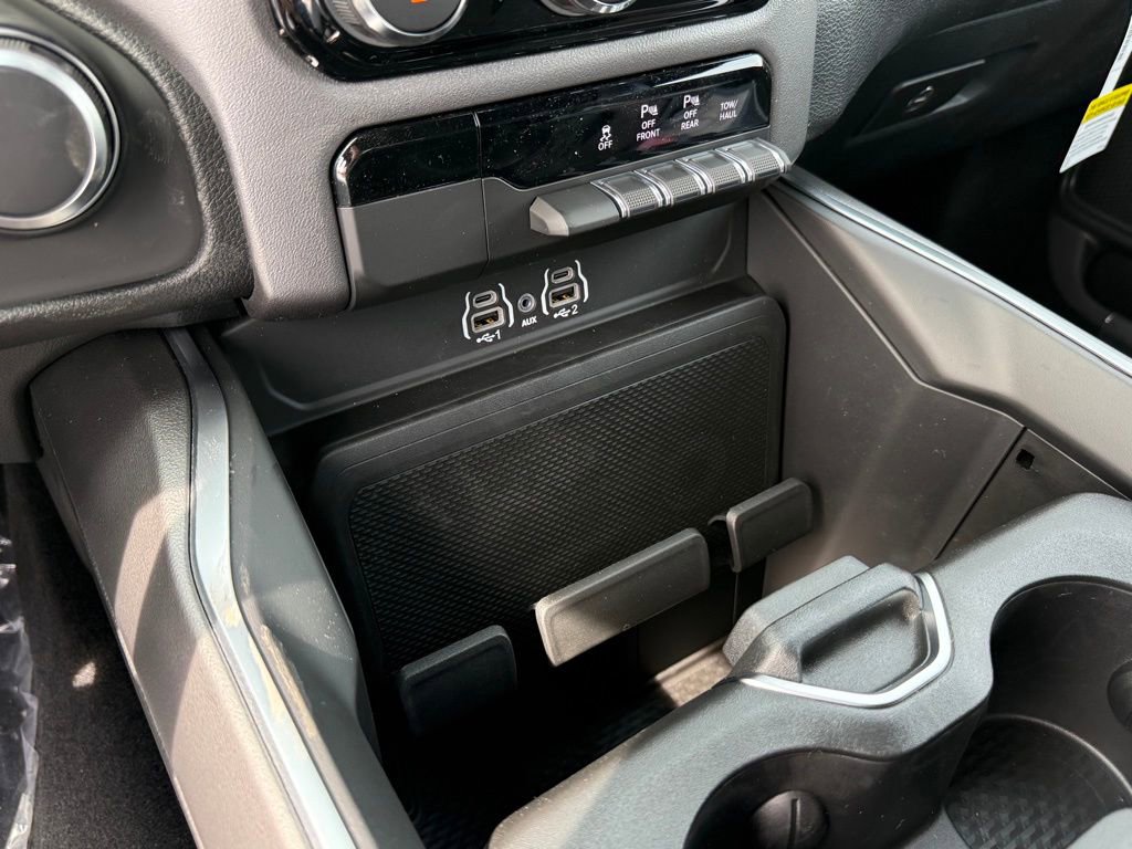 New 2026 RAM 1500 4x4 Crew Cab image 21