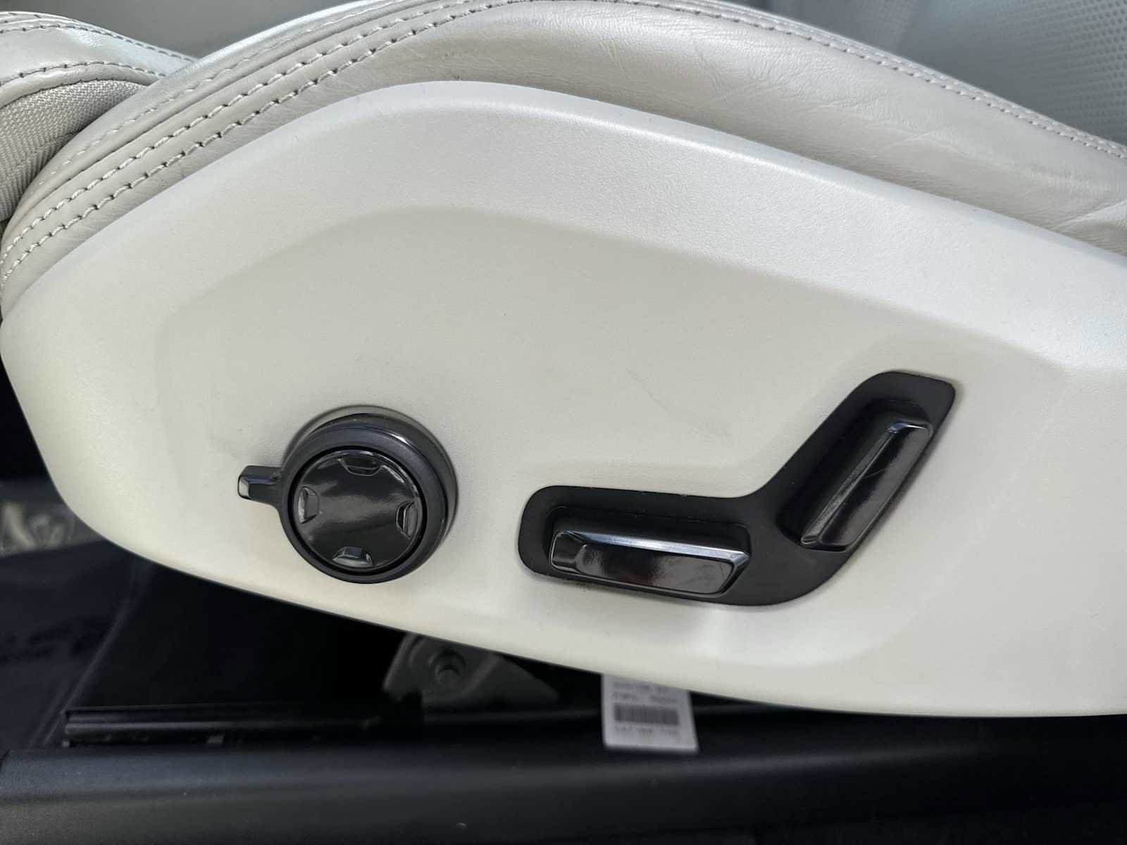 Used 2022 Volvo XC90 T8 Inscription image 16