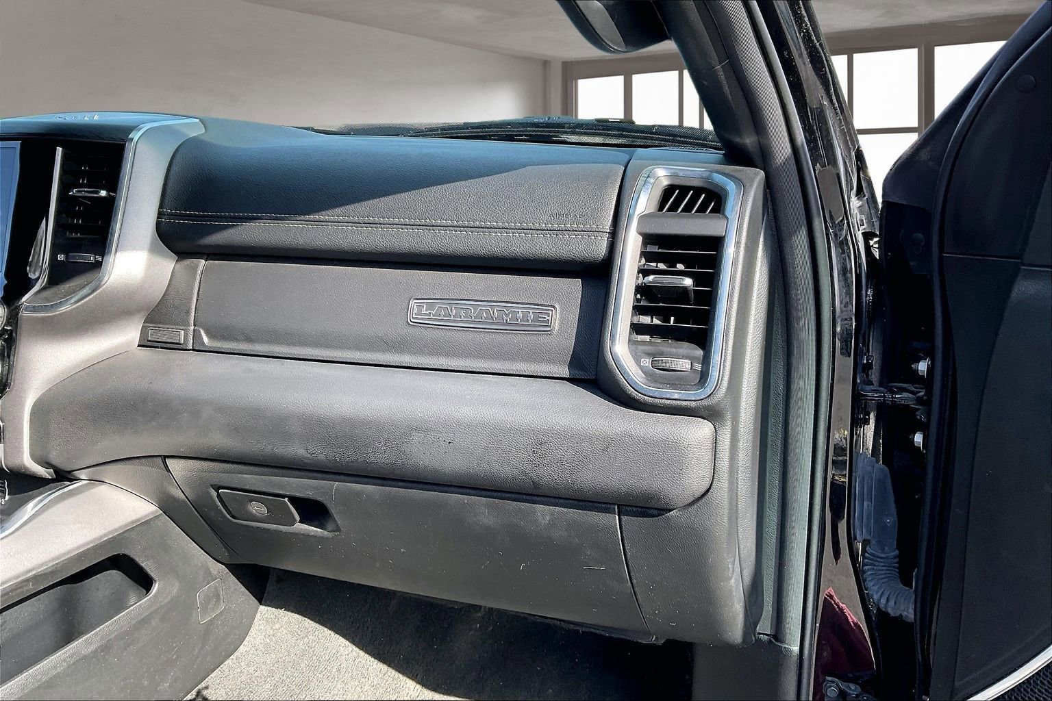 Used 2024 RAM 1500 Laramie image 27