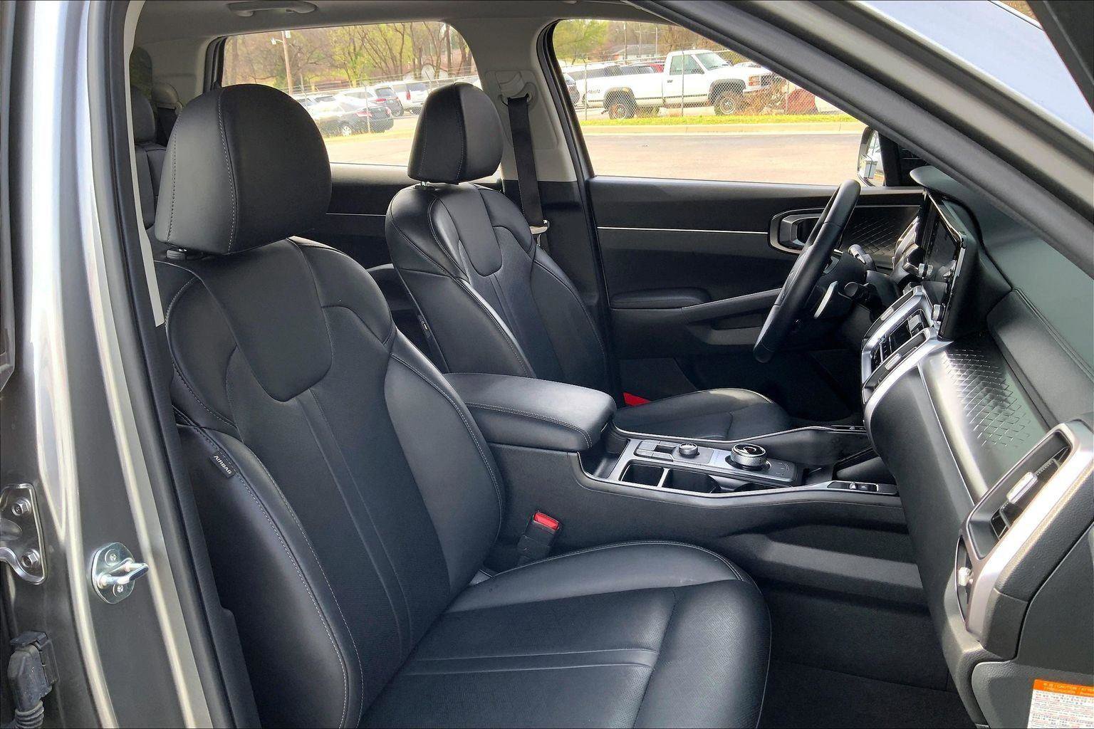 Used 2024 Kia Sorento EX w/ Panoramic Sunroof Package image 7