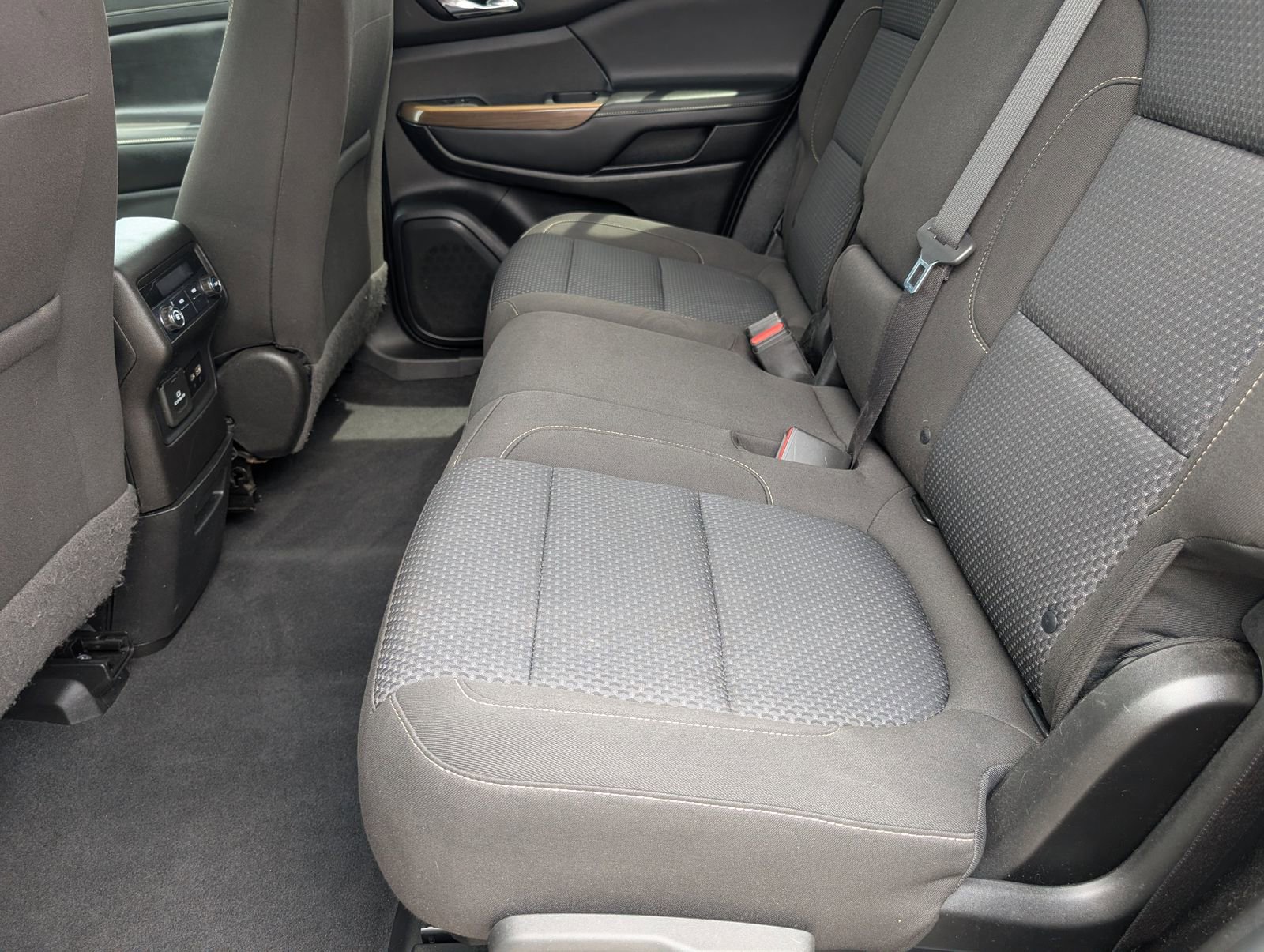 Used 2020 GMC Acadia SLE w/ Driver Convenience Package FWD image 16