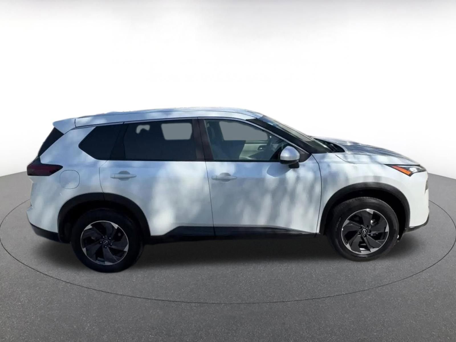 Used 2025 Nissan Rogue SV FWD image 16
