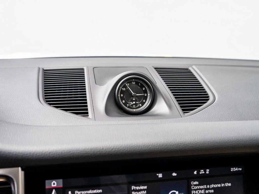 Used 2023 Porsche Macan image 16