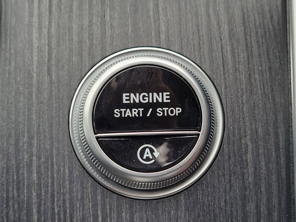 Used 2025 Mercedes-Benz C 300 4MATIC Sedan image 31