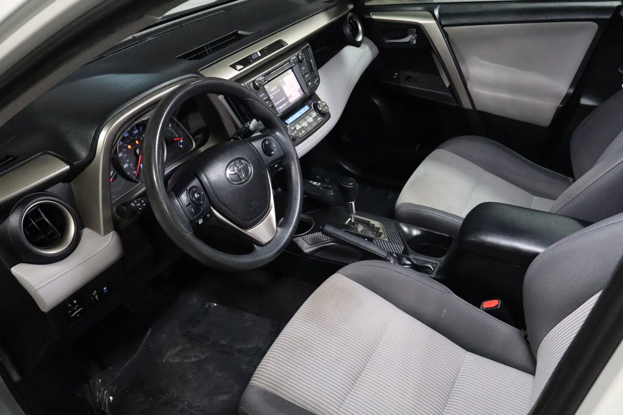 Used 2015 Toyota RAV4 XLE image 8