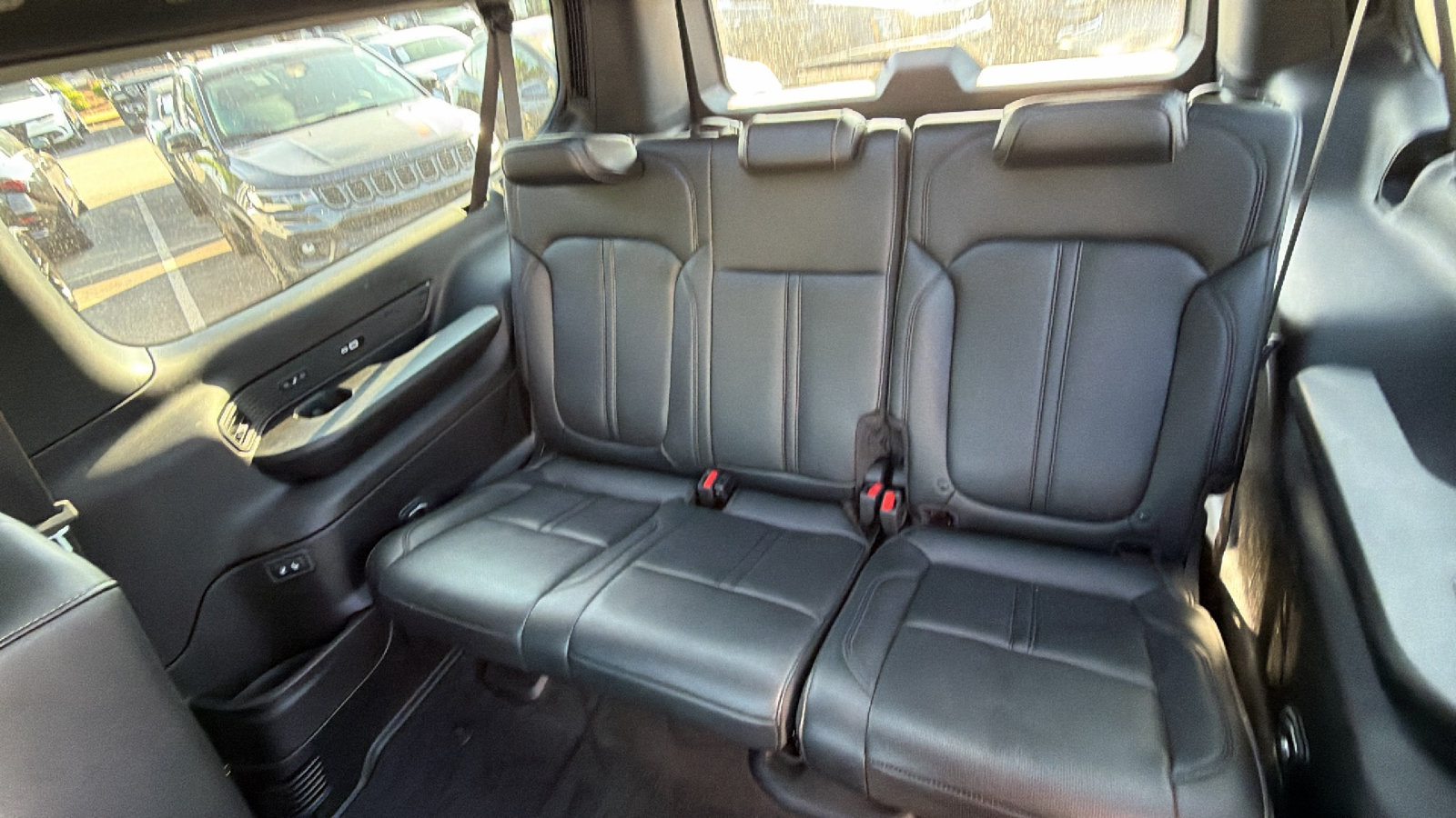 Certified 2024 Jeep Wagoneer L Series II AWD/4WD image 27