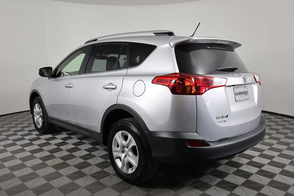 Used 2015 Toyota RAV4 LE AWD/4WD image 4