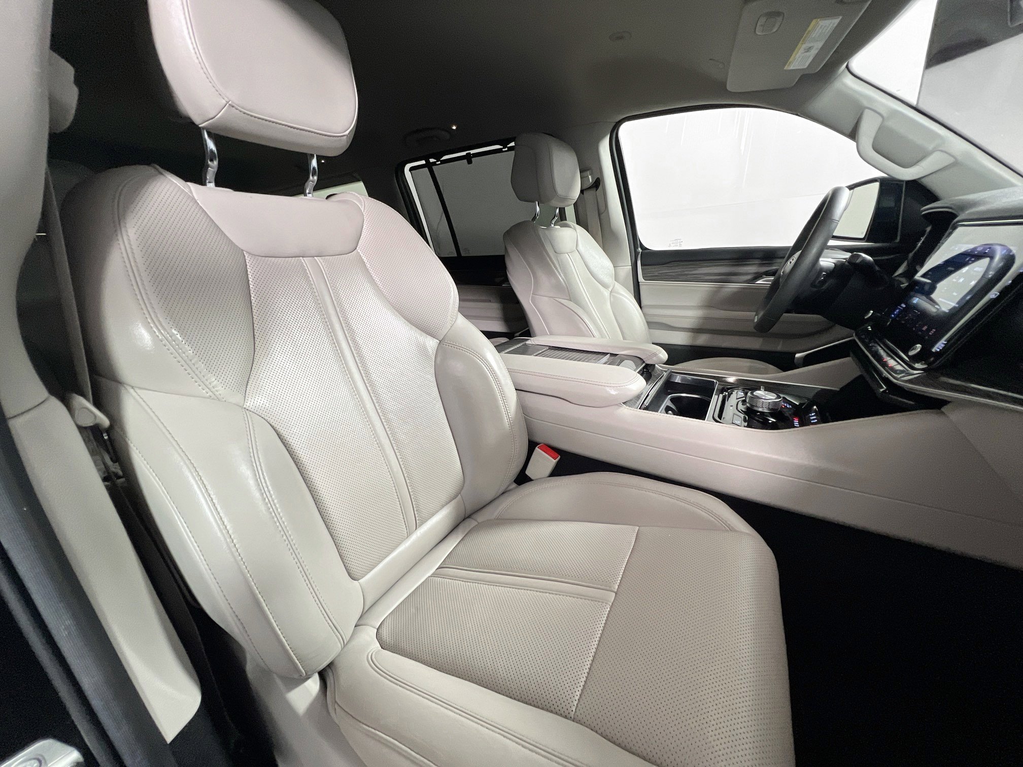 Used 2022 Jeep Wagoneer Series III w/ Convenience Group I image 31