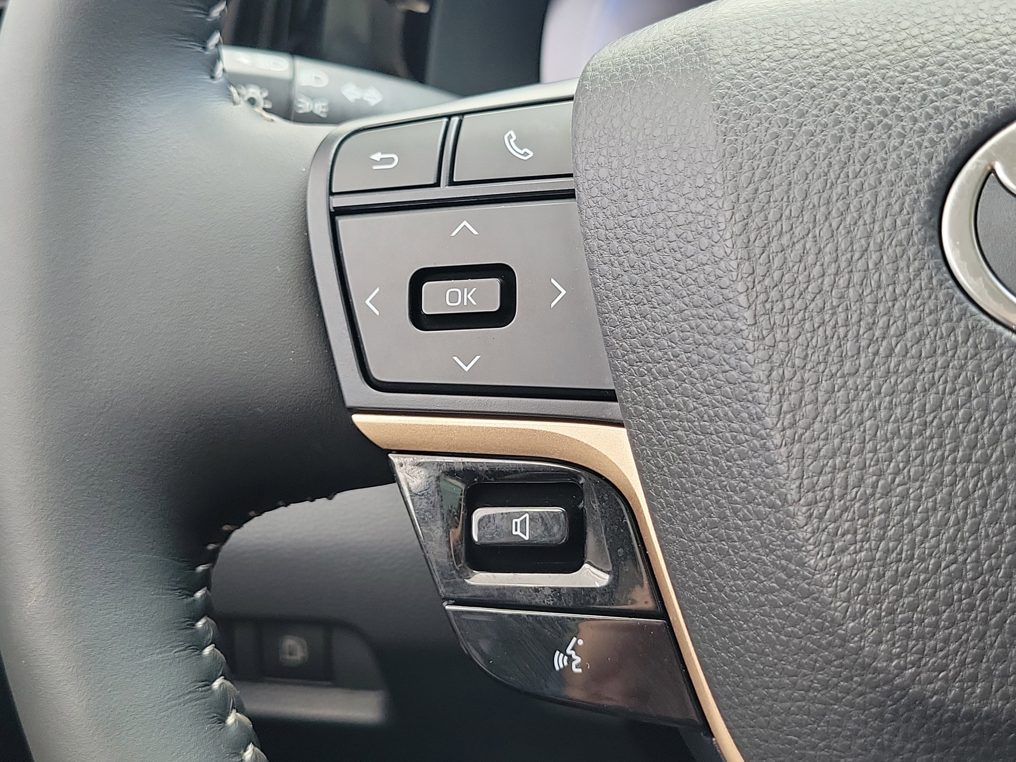 Certified 2025 Toyota Crown XLE w/ Advanced Technology Package image 26