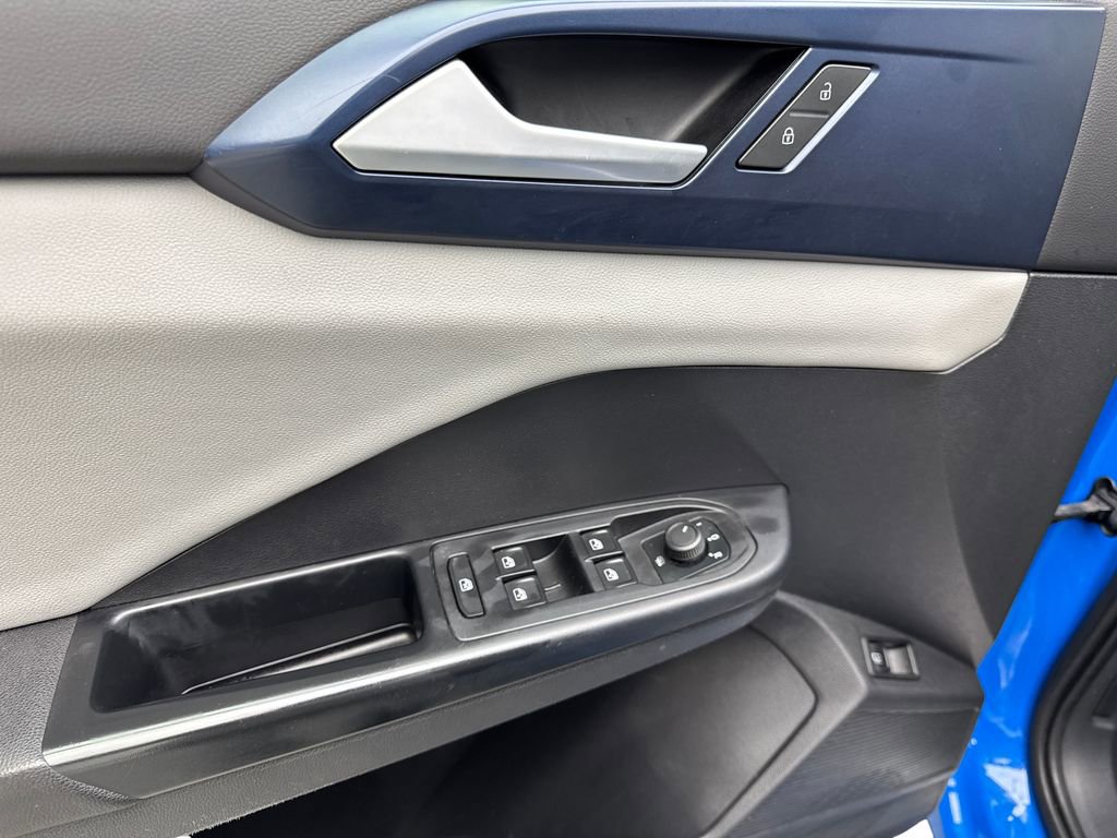 Used 2022 Volkswagen Taos SE w/ Panoramic Sunroof Package AWD/4WD image 32