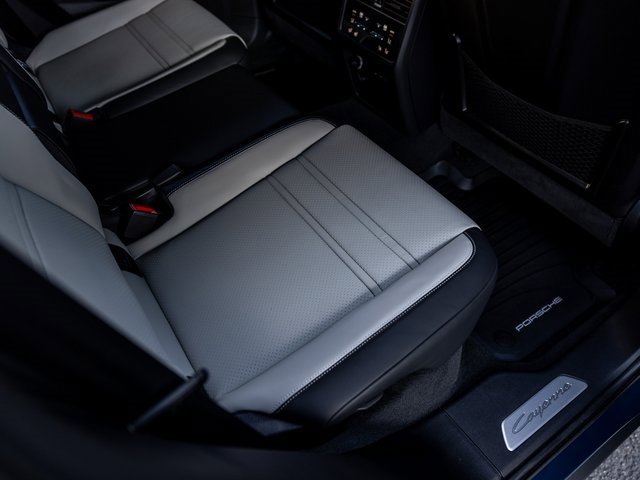 Certified 2025 Porsche Cayenne Coupe image 48