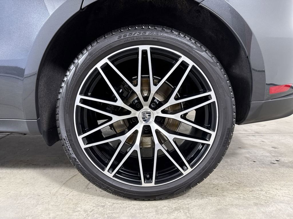 Certified 2024 Porsche Macan Turbo image 14