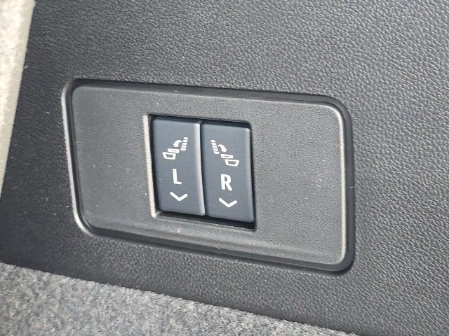 New 2025 Cadillac XT6 Luxury image 31