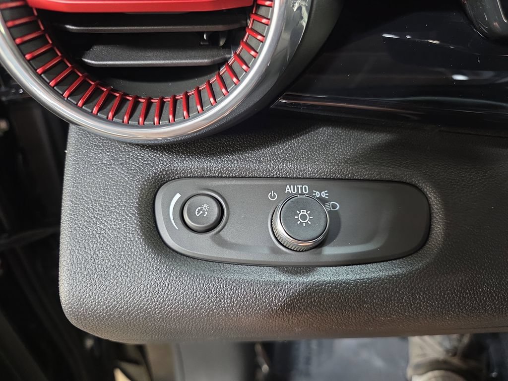 Used 2024 Chevrolet Trax RS w/ Driver Confidence Package FWD image 25