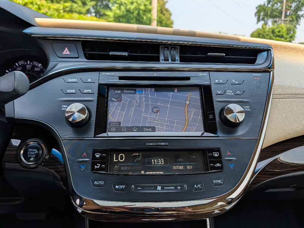 Used 2015 Toyota Avalon Limited FWD image 28