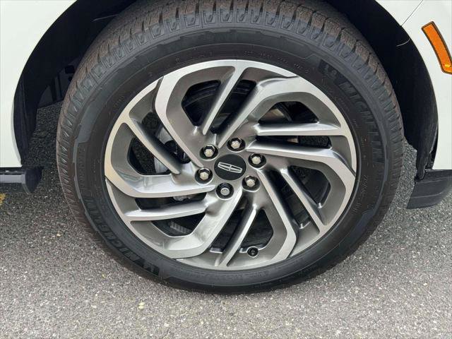 Used 2025 Lincoln Navigator L Reserve image 9