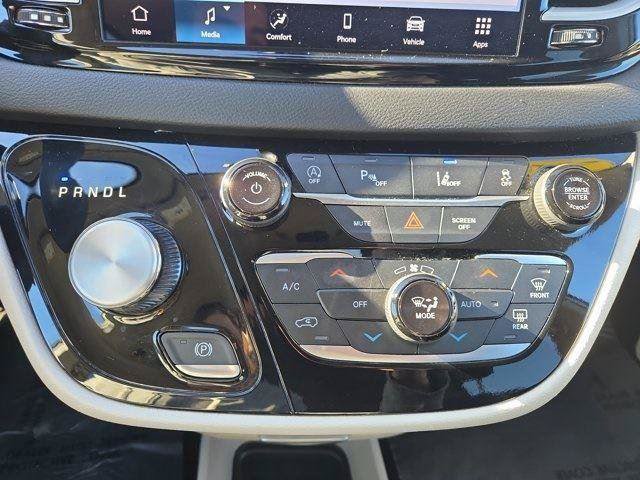 Used 2024 Chrysler Pacifica Touring-L FWD image 21