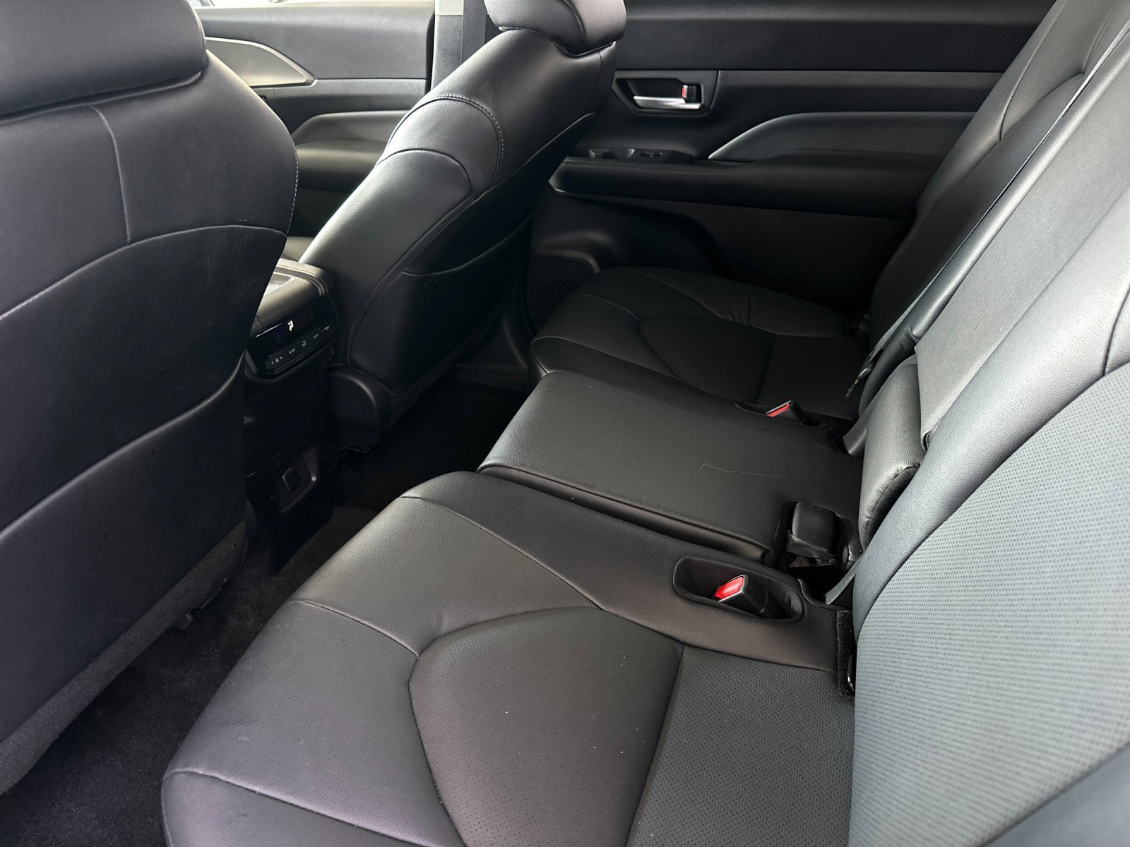 Used 2025 Toyota Grand Highlander FWD image 11
