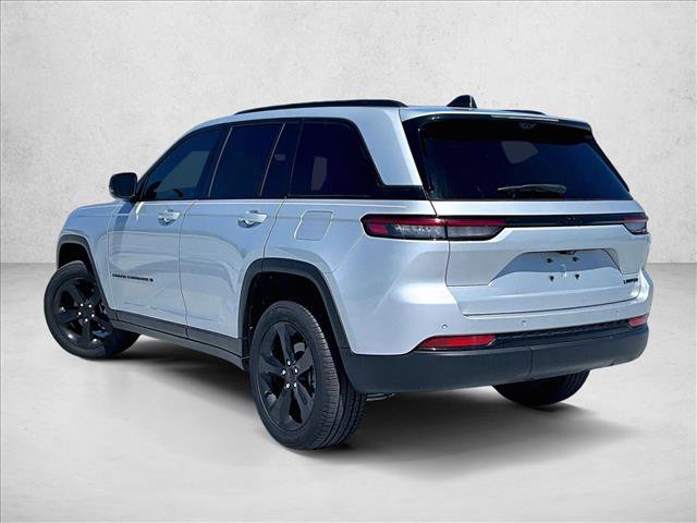 Used 2025 Jeep Grand Cherokee Limited w/ Luxury Tech Group II RWD image 13
