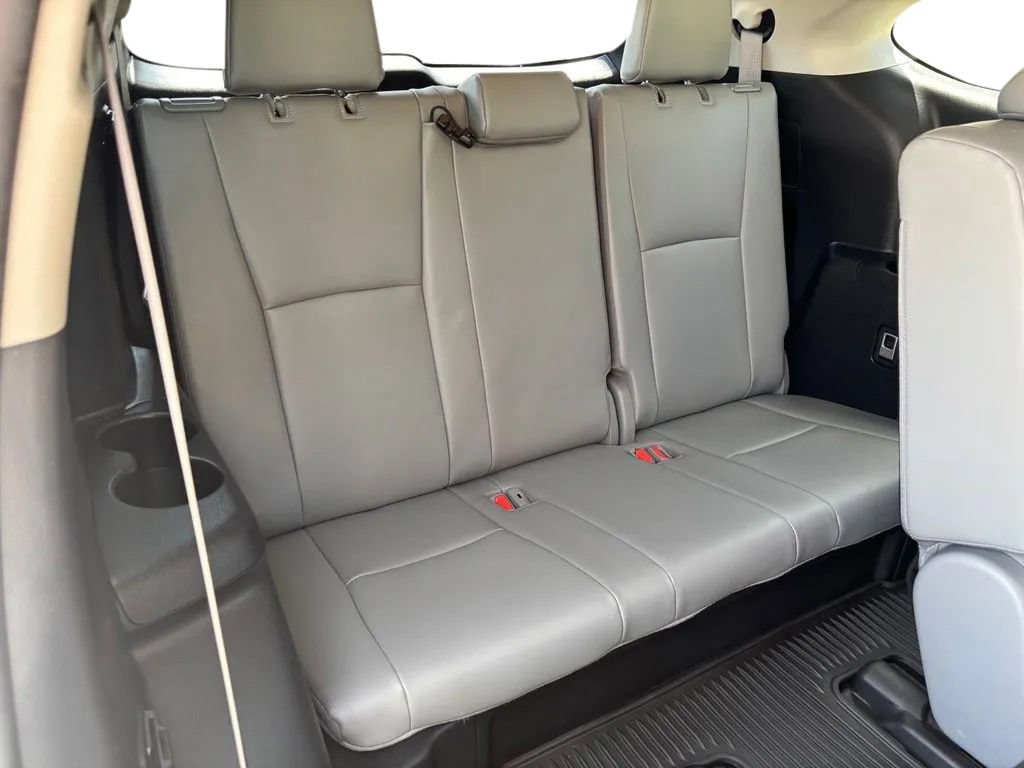 Used 2023 Toyota Highlander XLE FWD image 37