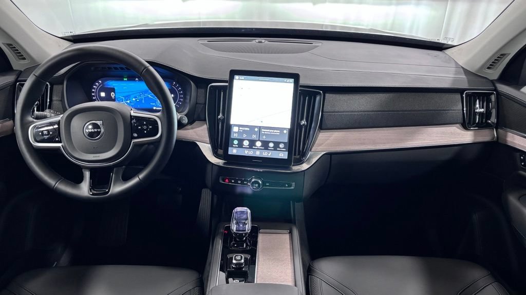Certified 2025 Volvo XC90 B6 Plus AWD/4WD image 2