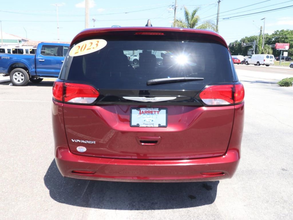 Used 2023 Chrysler Voyager LX image 10