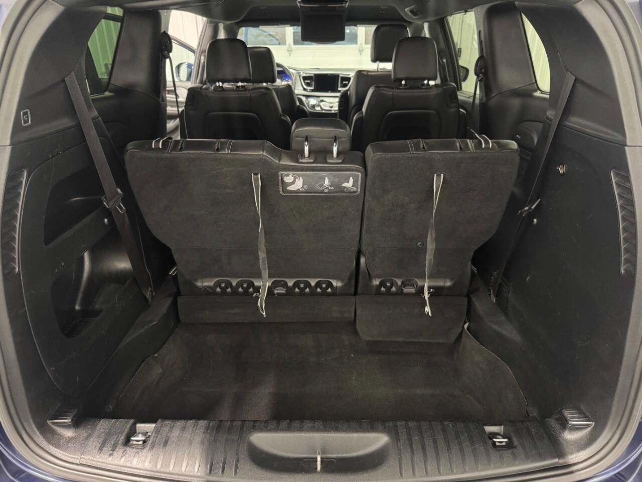 Used 2018 Chrysler Pacifica Touring-L w/ Premium Audio Group image 11