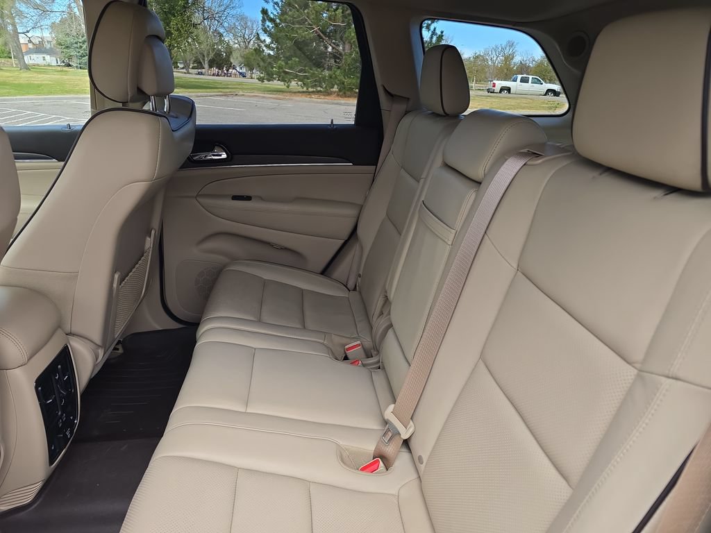 Used 2019 Jeep Grand Cherokee Overland AWD/4WD image 27