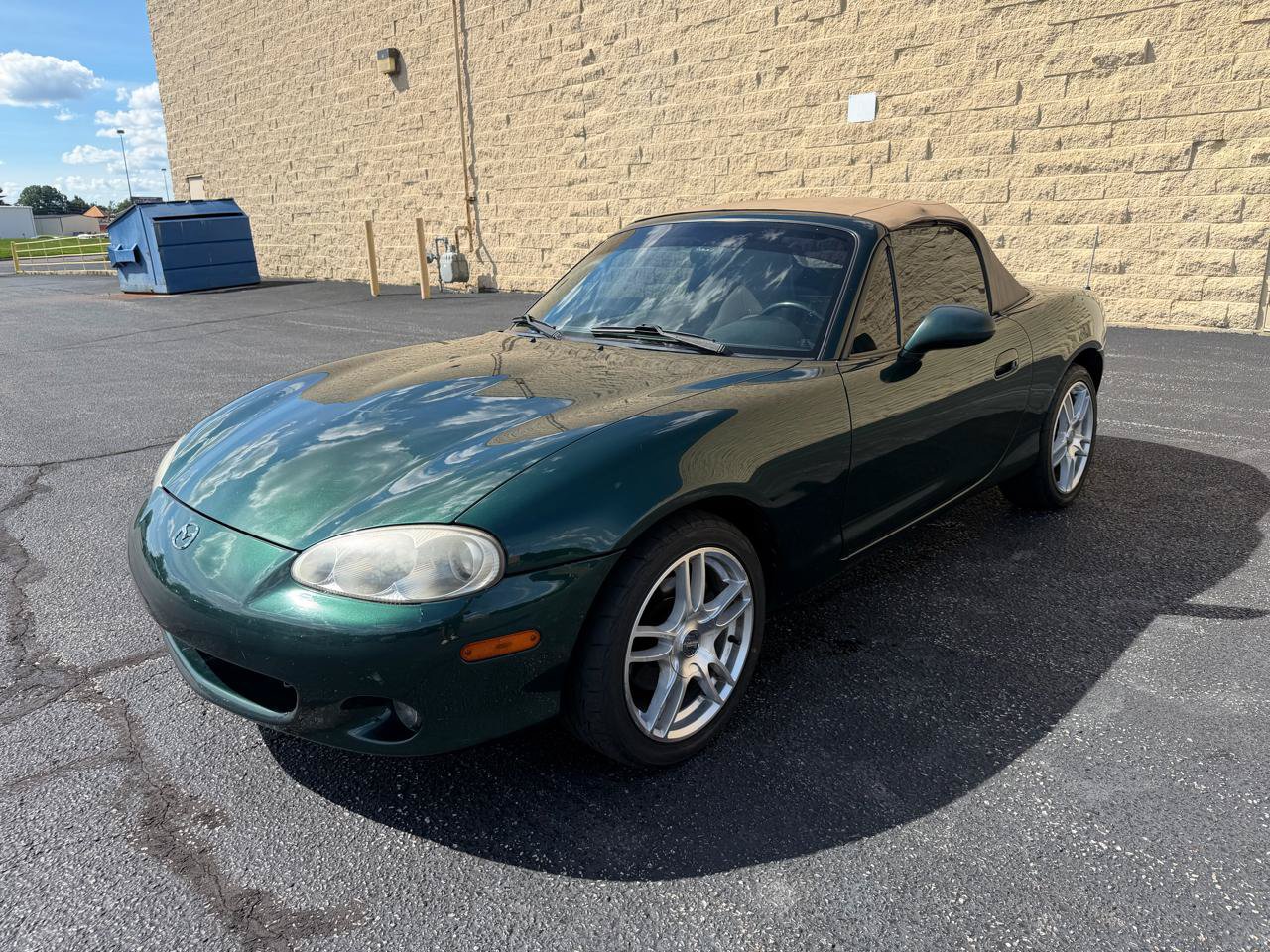 Used 2001 MAZDA MX-5 Miata RWD image 1