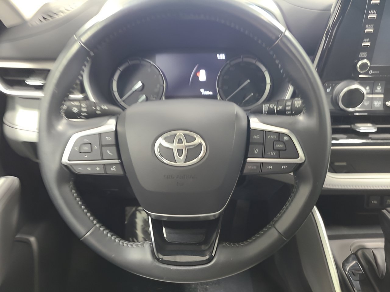 Used 2021 Toyota Highlander XLE AWD/4WD image 26