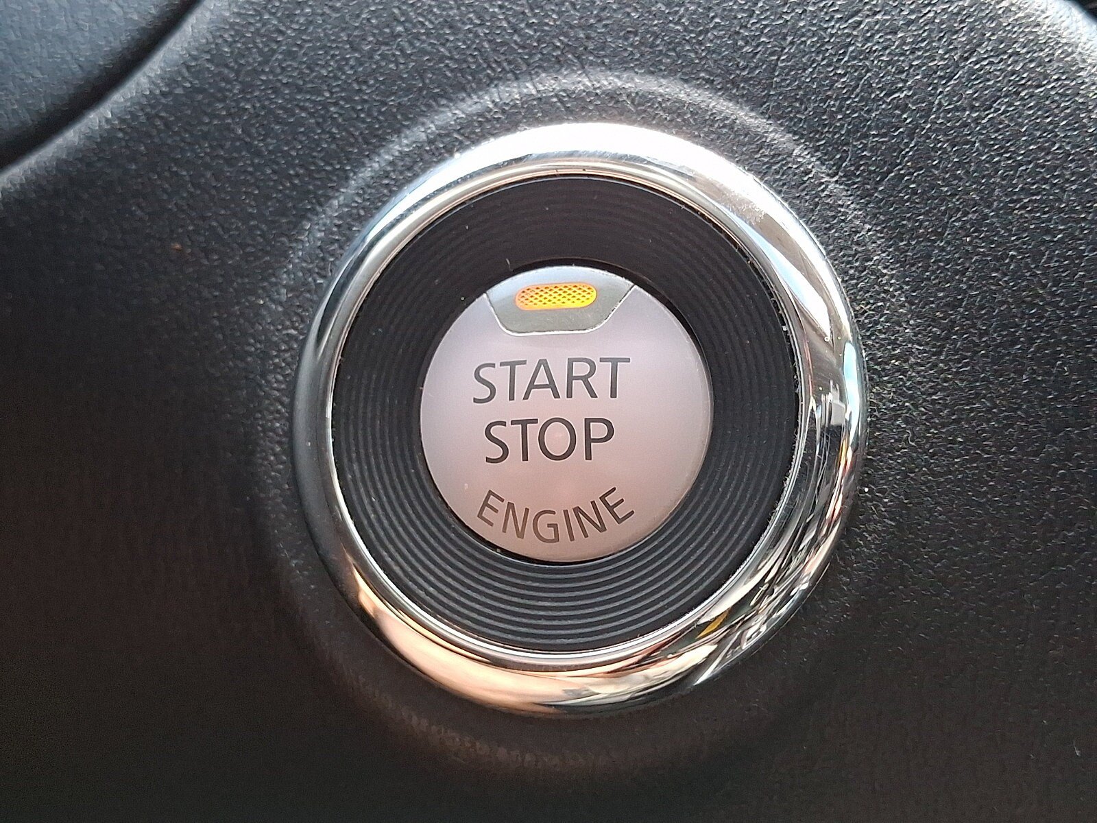 Used 2020 Nissan Pathfinder SL AWD/4WD image 28