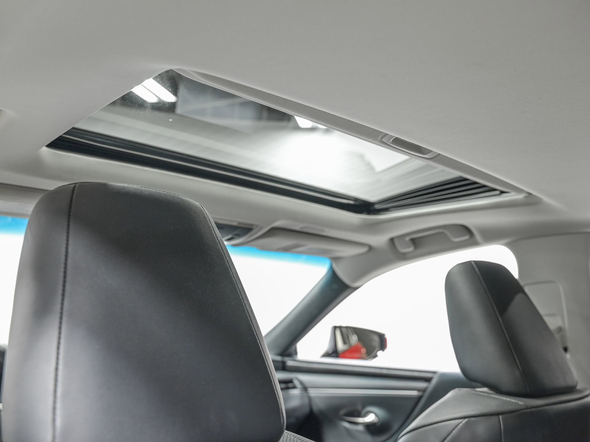 Used 2023 Lexus ES 250 w/ Premium Package image 23