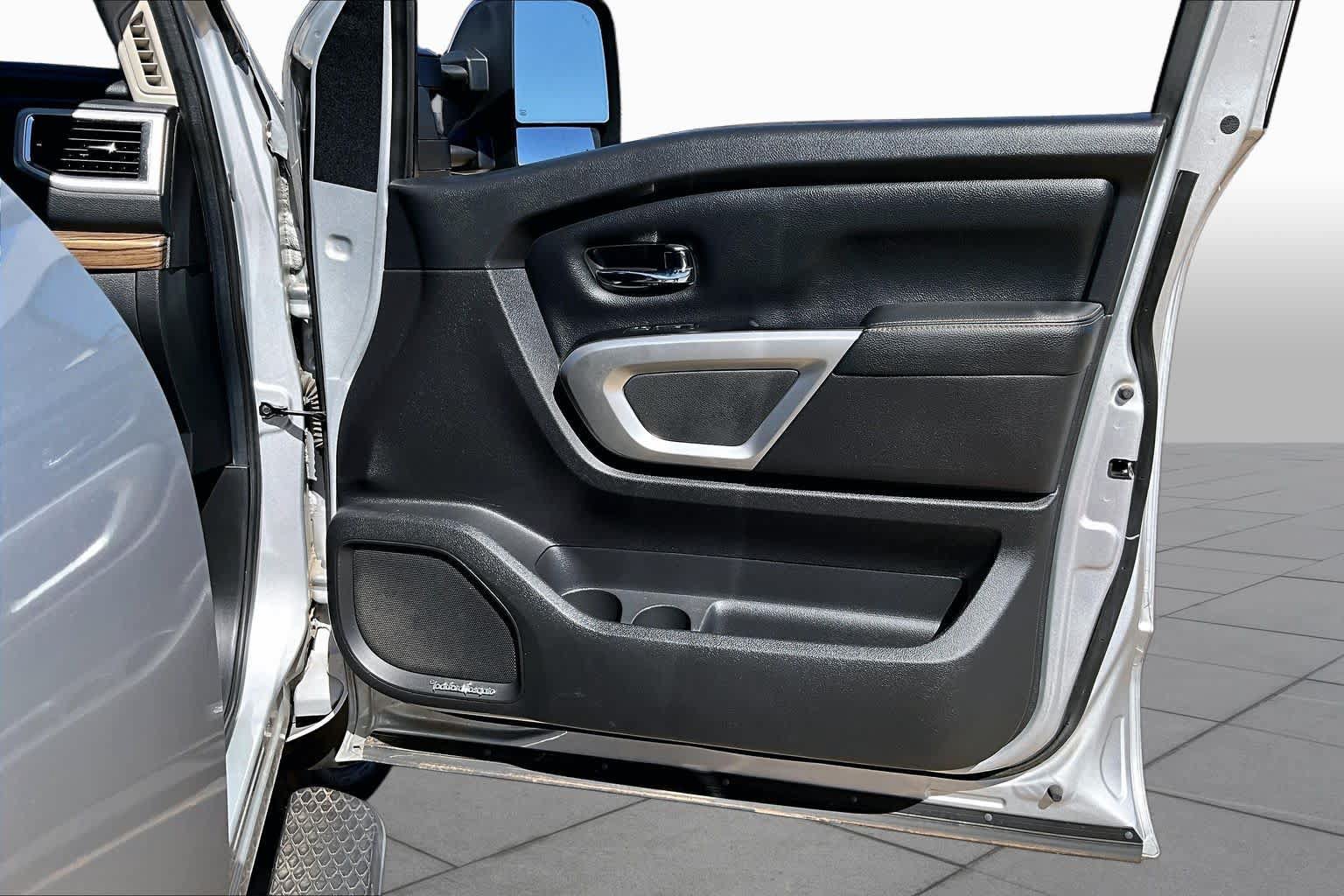 Used 2017 Nissan Titan SL AWD/4WD image 26