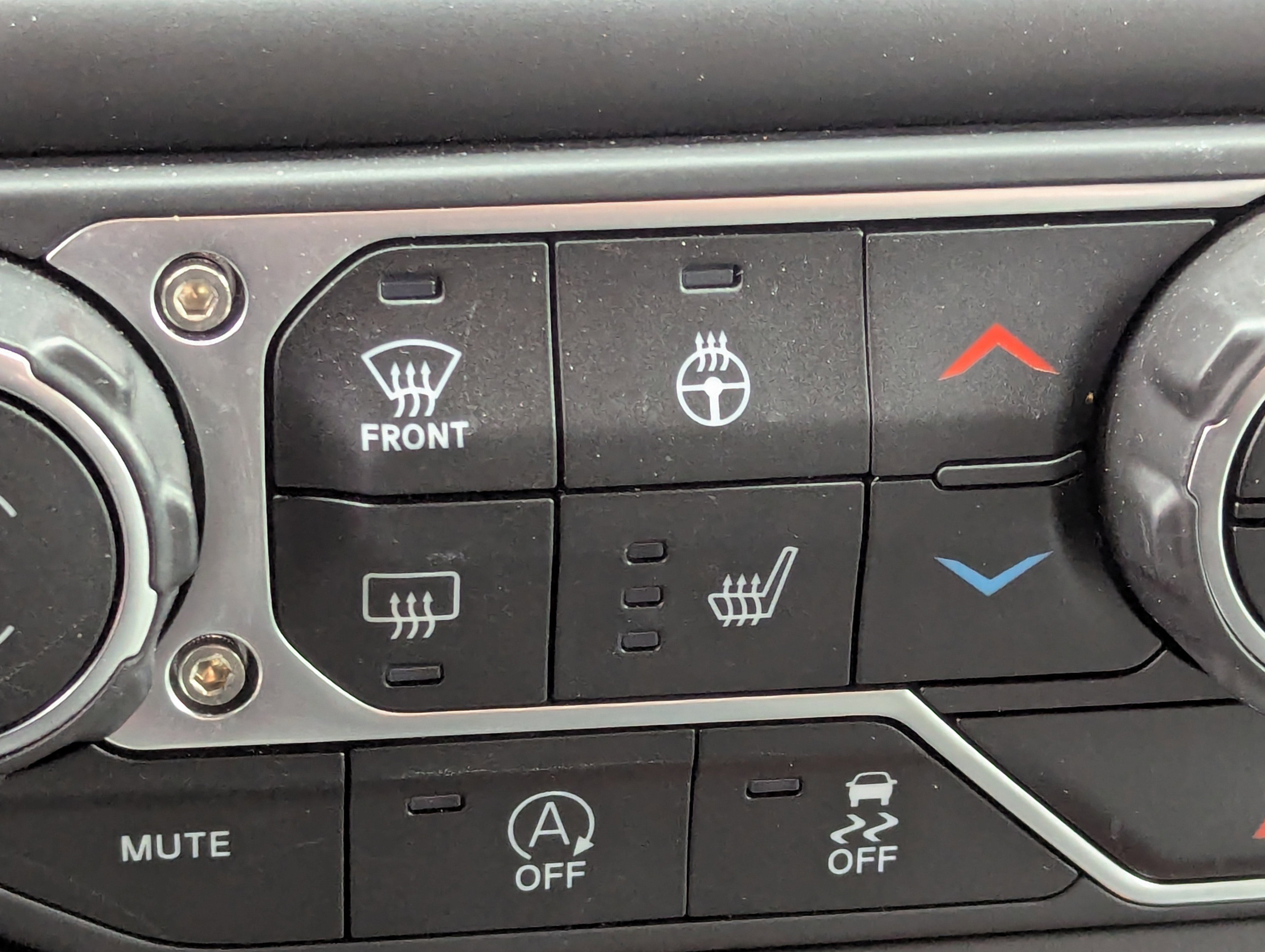 Used 2023 Jeep Gladiator Mojave w/ Cold Weather Group image 21