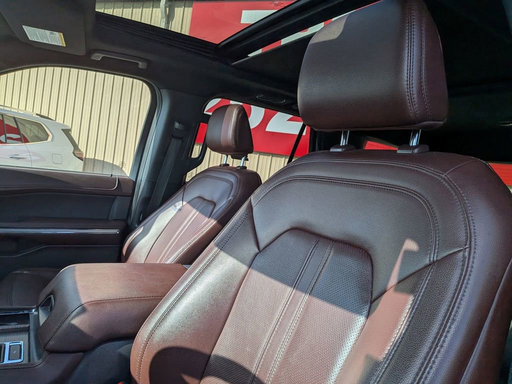 Used 2024 Ford Expedition Limited image 11