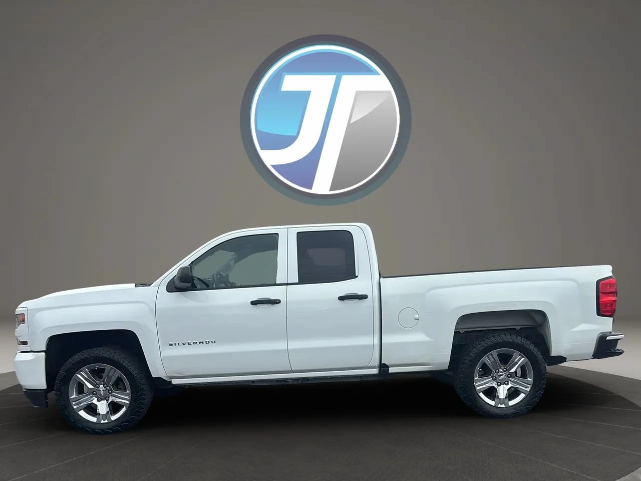 Used 2017 Chevrolet Silverado 1500 Custom w/ Custom Convenience Package AWD/4WD image 18