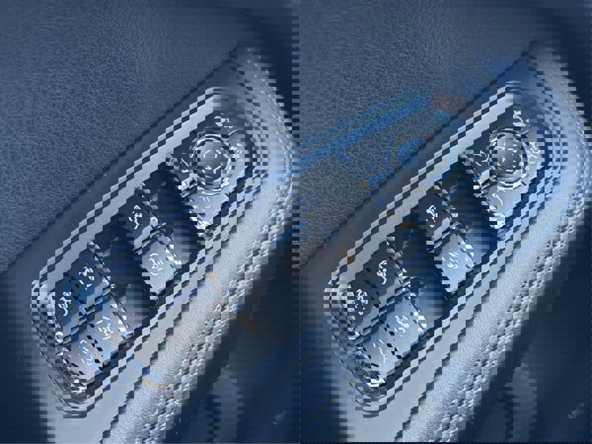 Used 2017 Porsche Macan Turbo image 32