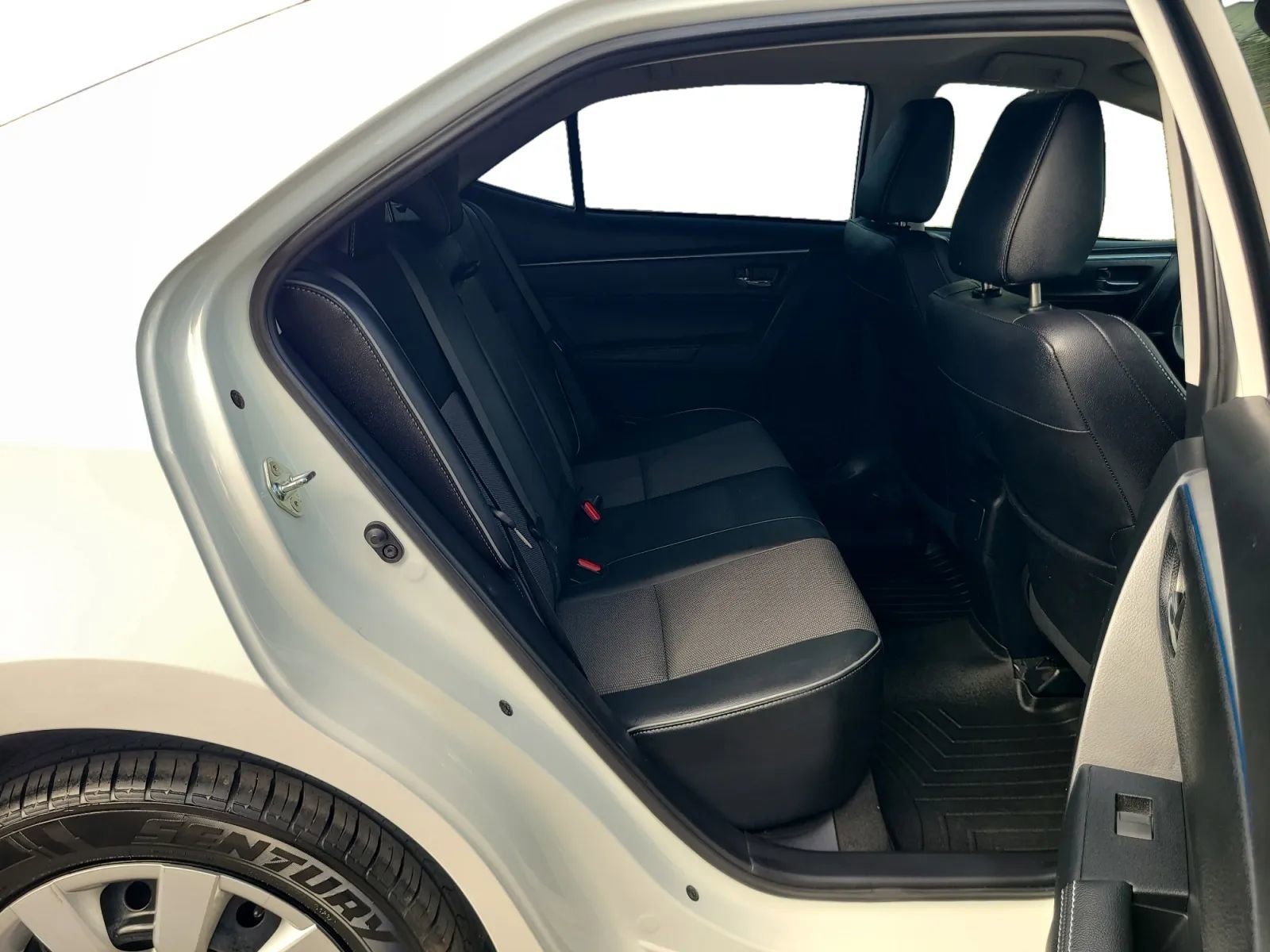 Used 2015 Toyota Corolla S FWD image 21