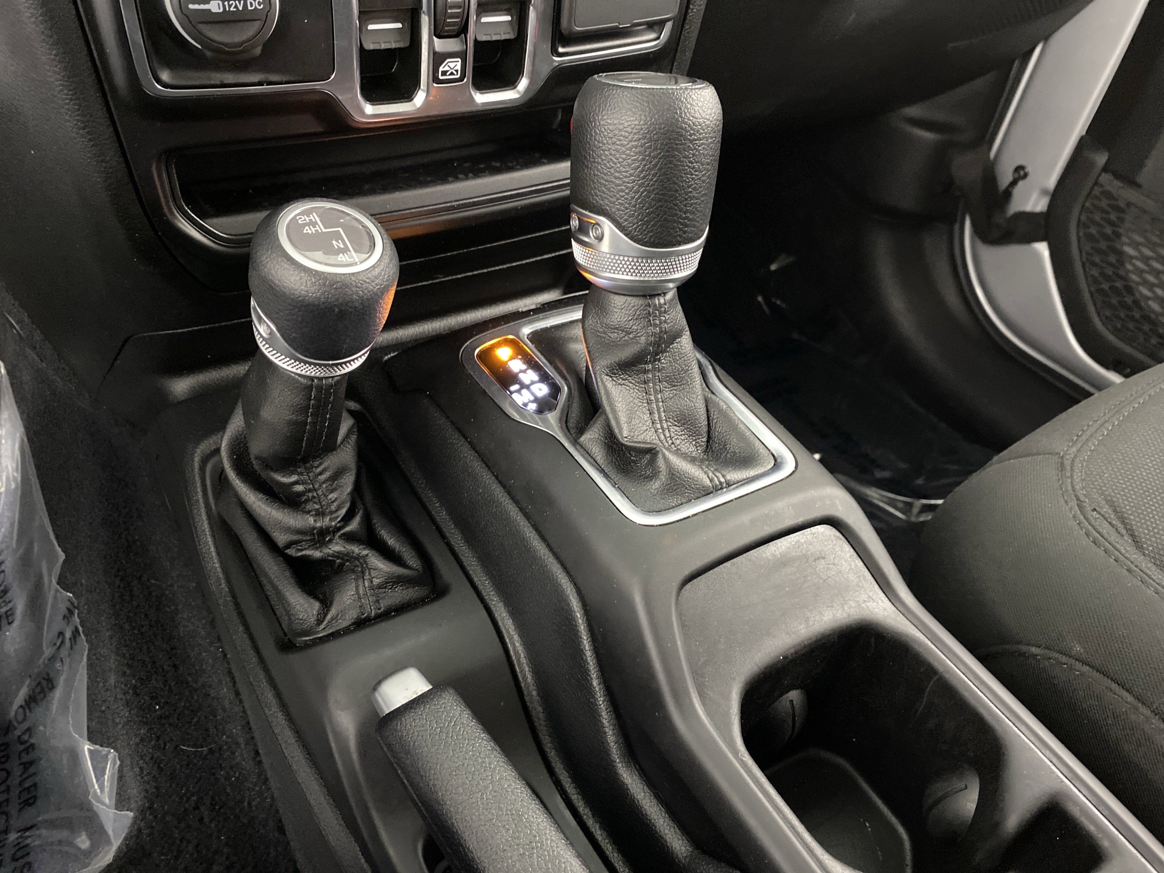 Used 2022 Jeep Gladiator Willys AWD/4WD image 35