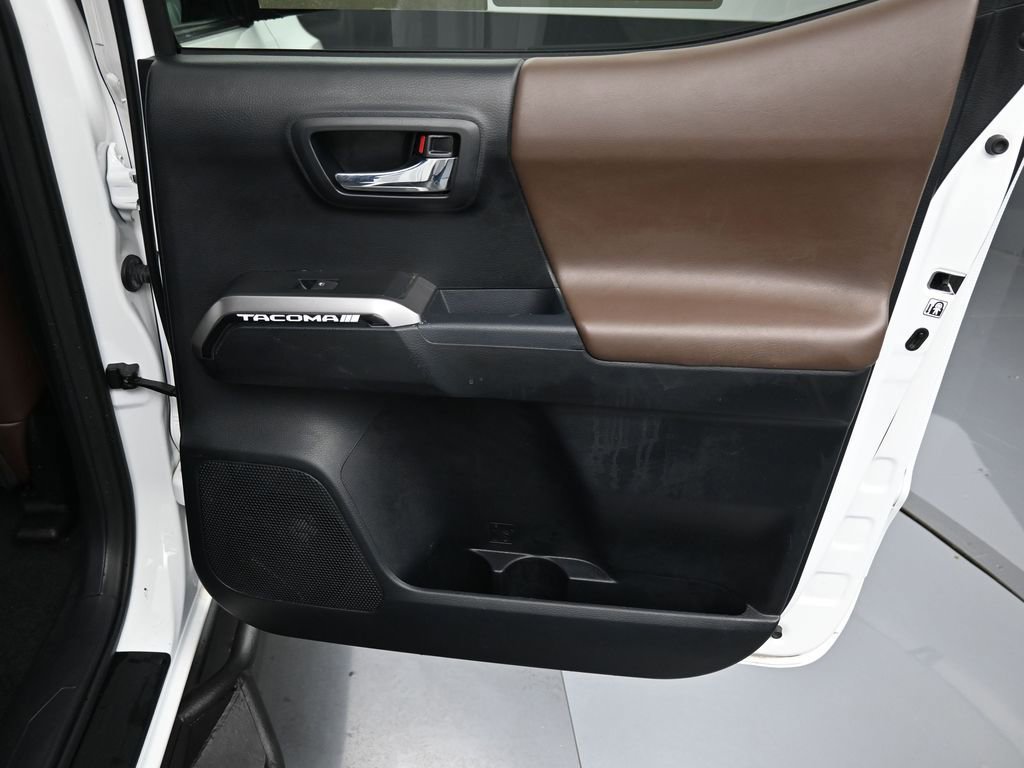 Used 2017 Toyota Tacoma Limited AWD/4WD image 29