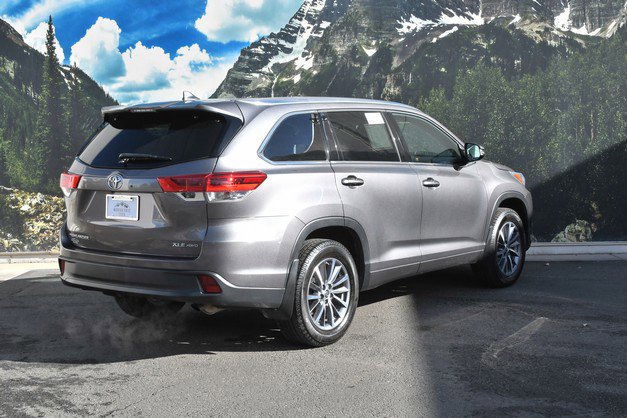 Certified 2017 Toyota Highlander XLE image 3