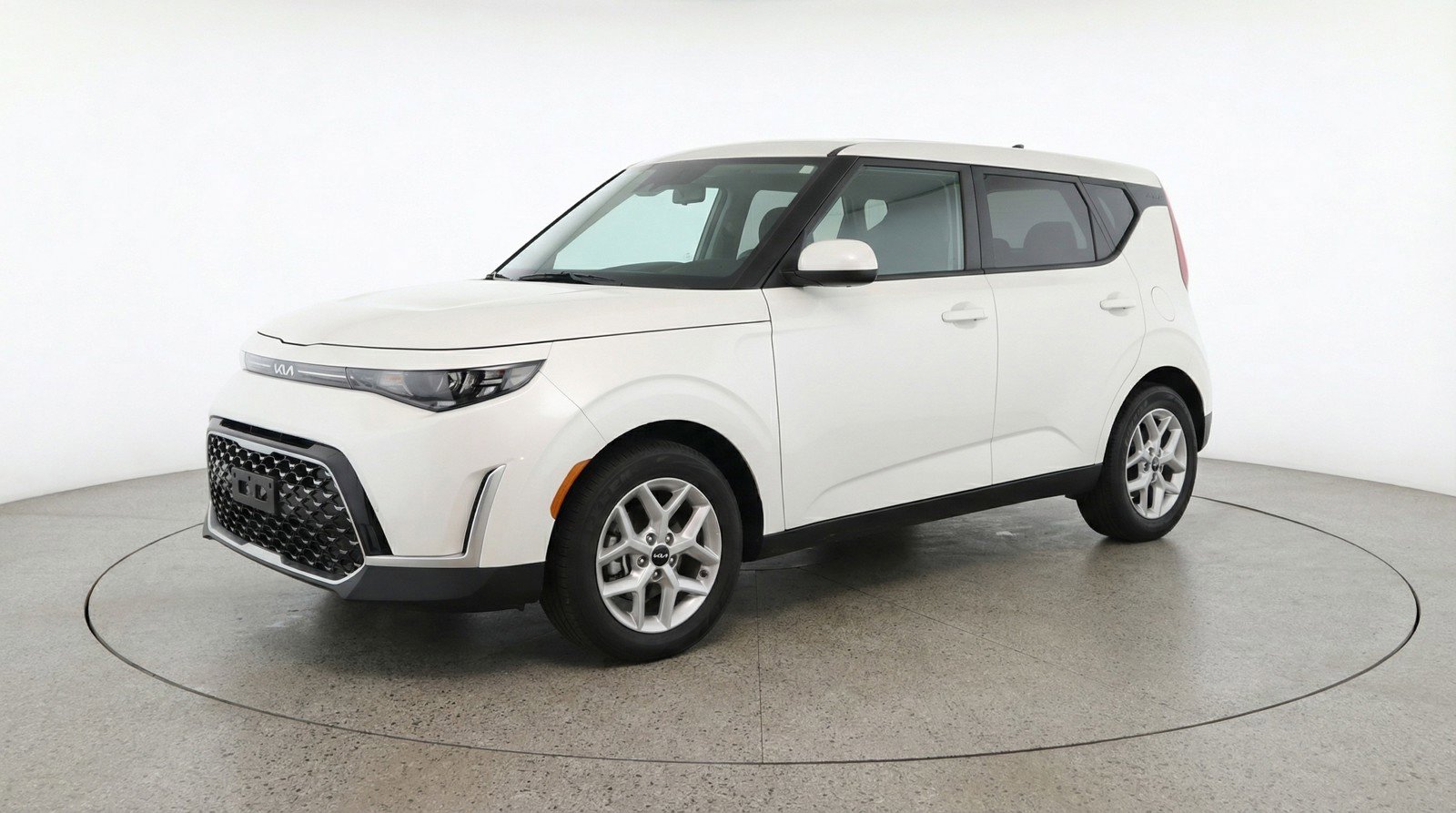 Used 2025 Kia Soul LX w/ LX Technology Package FWD image 3