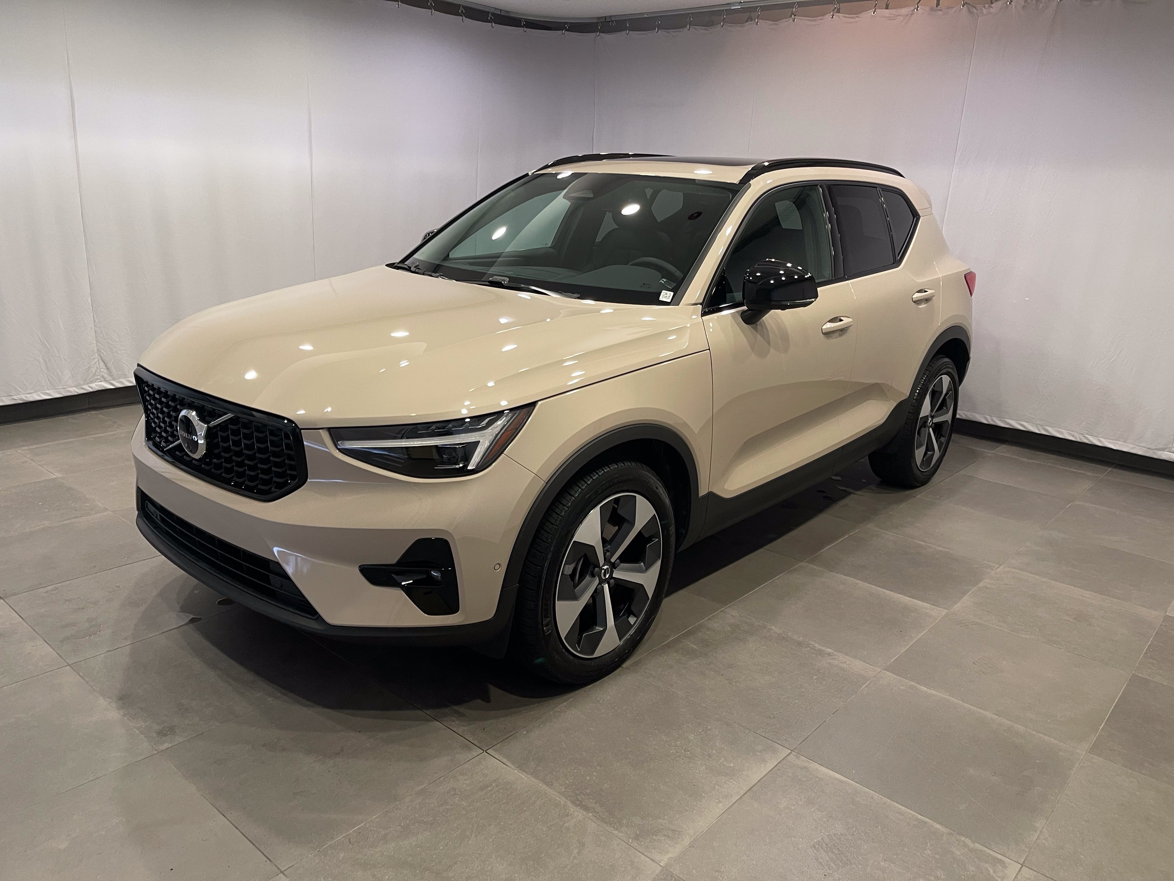 Used 2025 Volvo XC40 B5 Plus w/ Climate Package