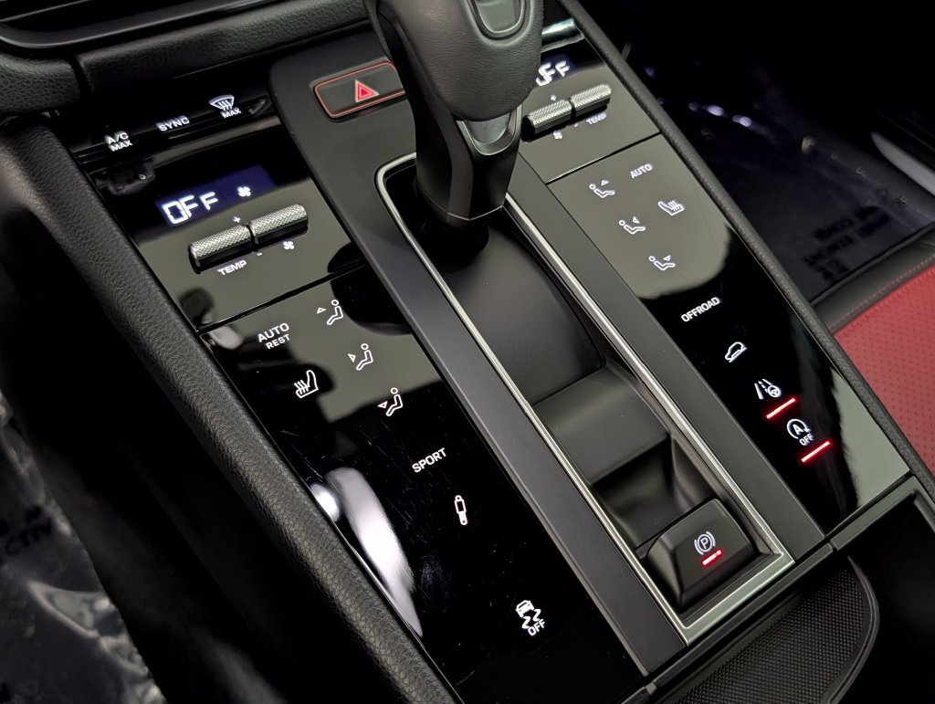 Certified 2023 Porsche Macan S AWD/4WD image 32