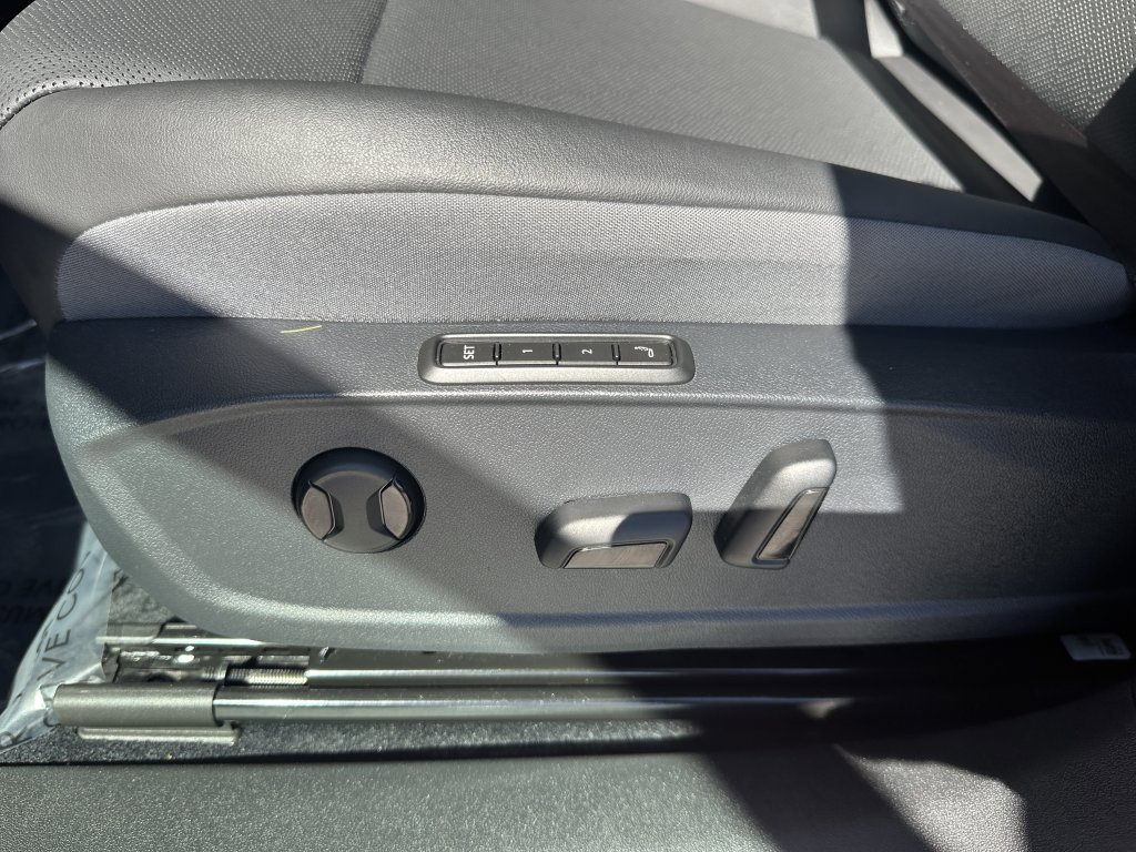 Used 2023 Volkswagen ID.4 S image 38