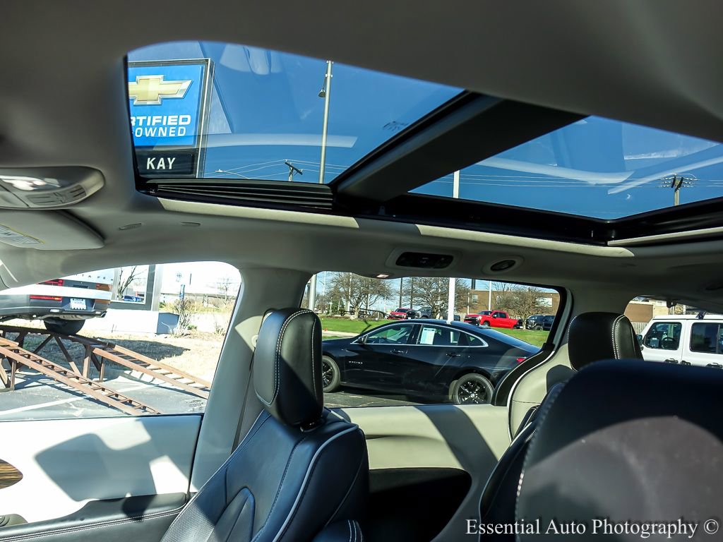 Used 2023 Chrysler Pacifica Limited image 15