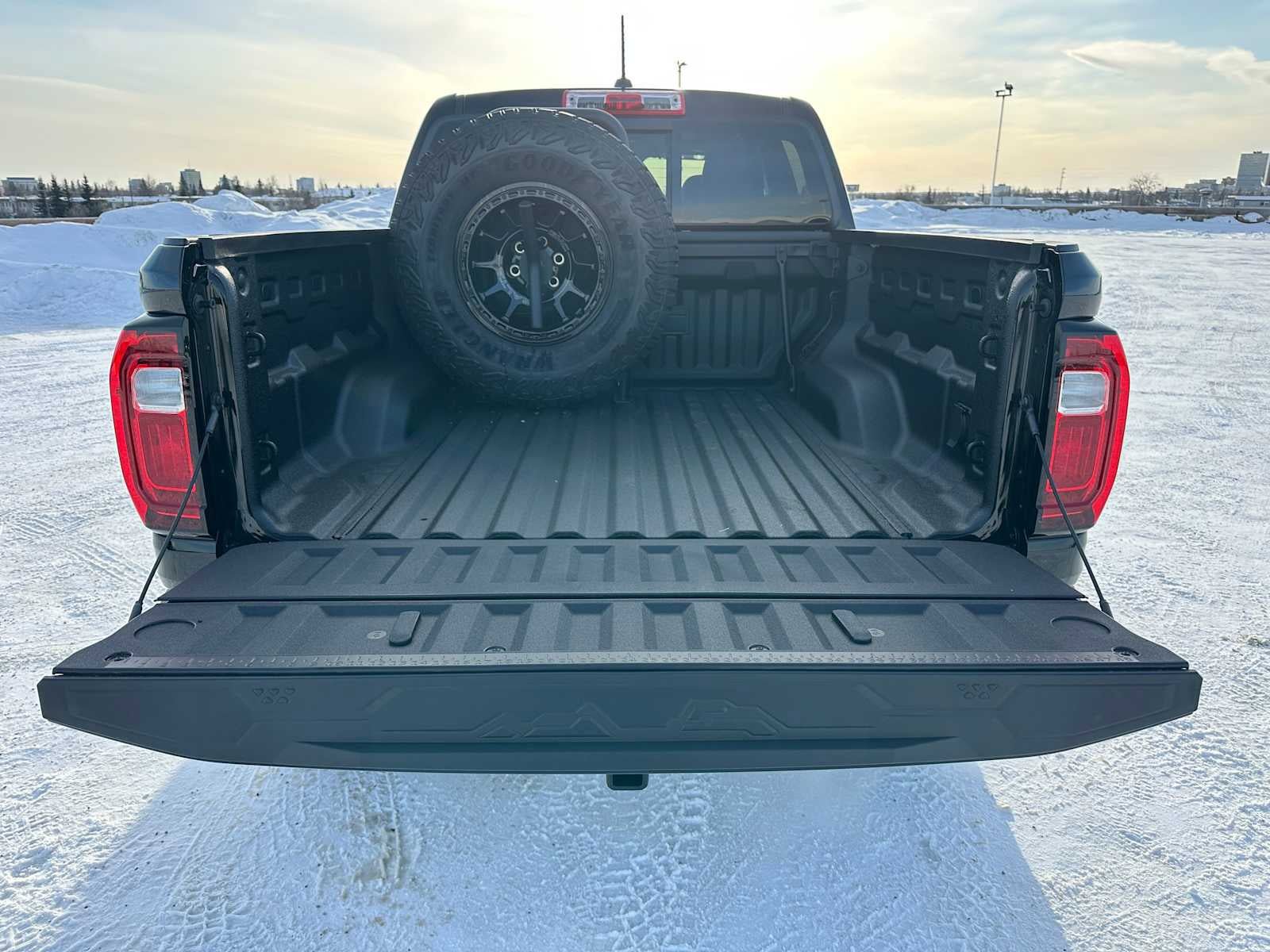 New 2026 GMC Canyon AT4X w/ AT4X AEV Edition AWD/4WD image 15